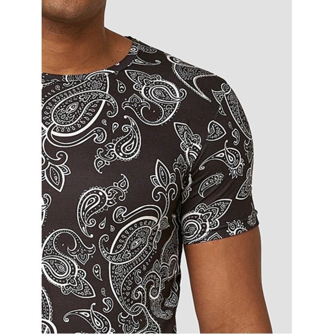 Black Cashew Flower Short Sleeve T-shirt